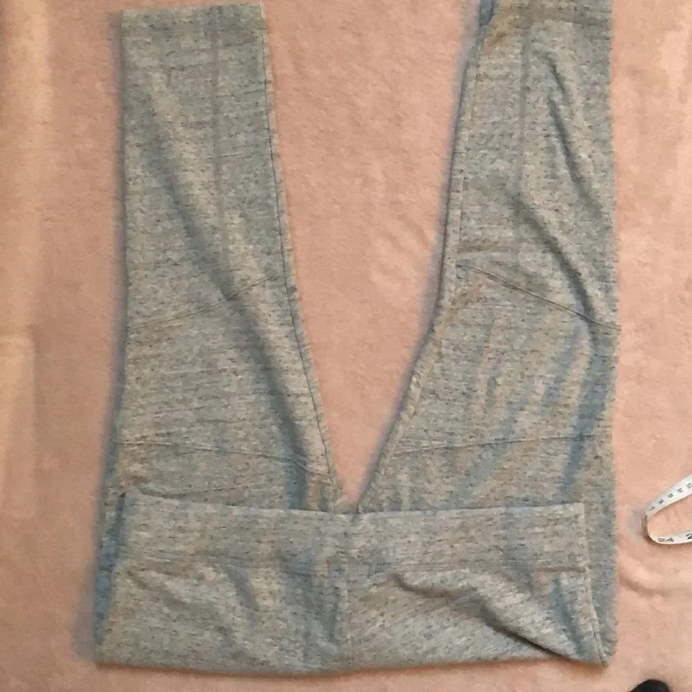 🌻3/20 Merona Capri Sweatpants. Size Large. - Picture 4 of 4